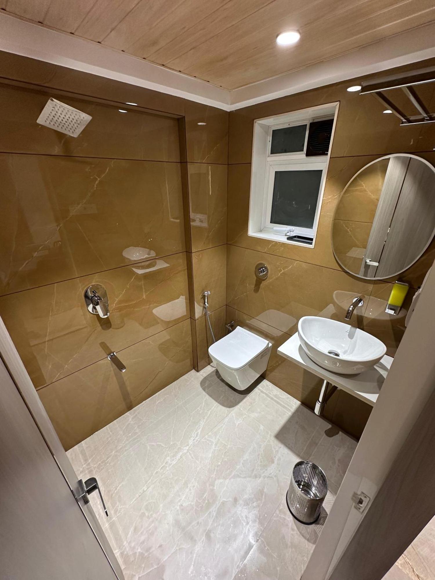 Hotel Spencer-Нави Мумбай Екстериор снимка