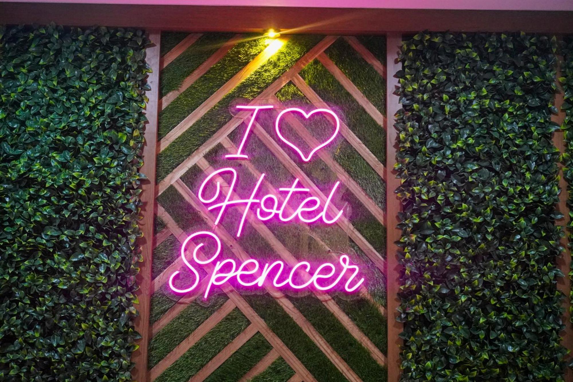 Hotel Spencer-Нави Мумбай Екстериор снимка