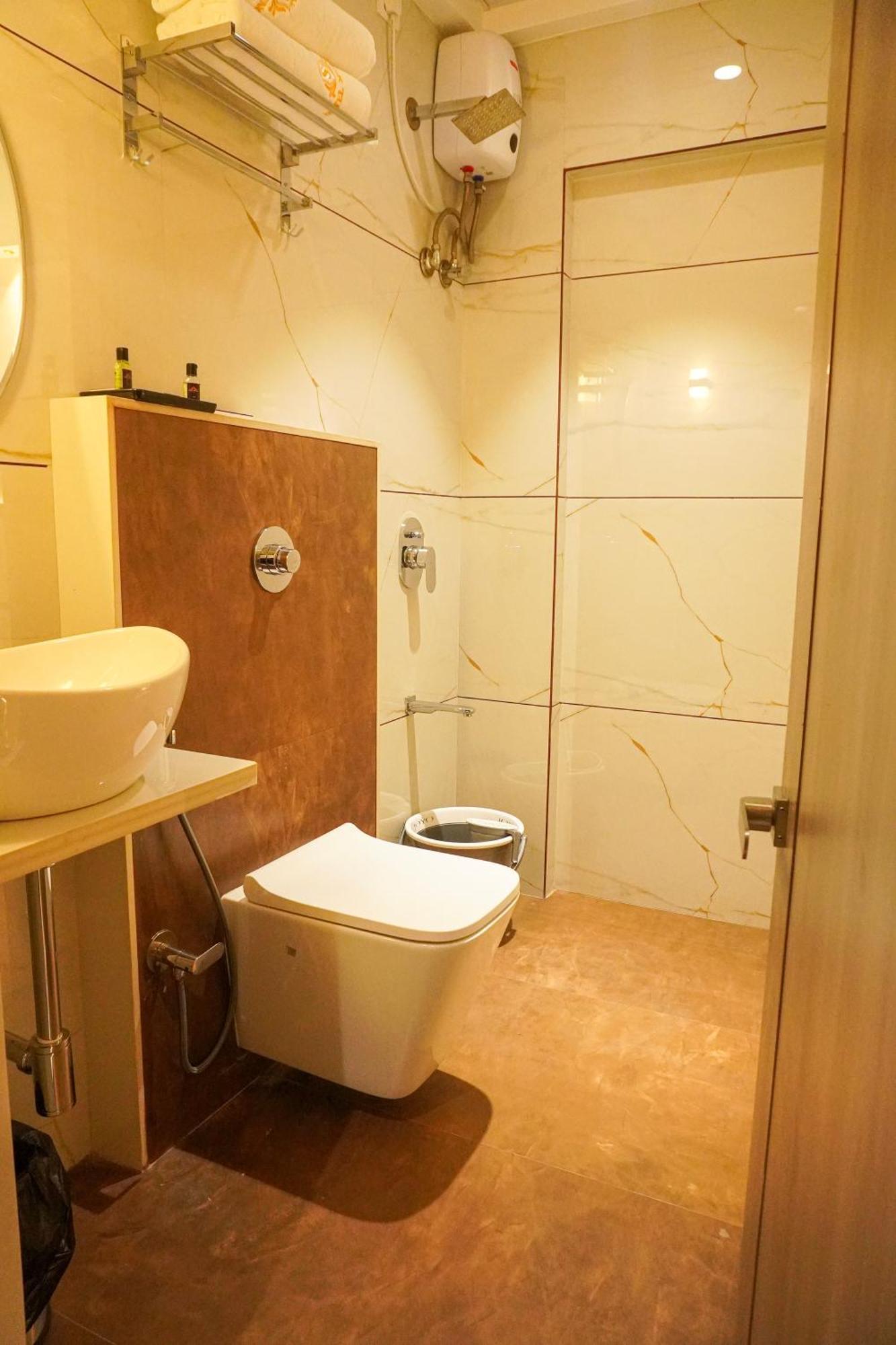Hotel Spencer-Нави Мумбай Екстериор снимка