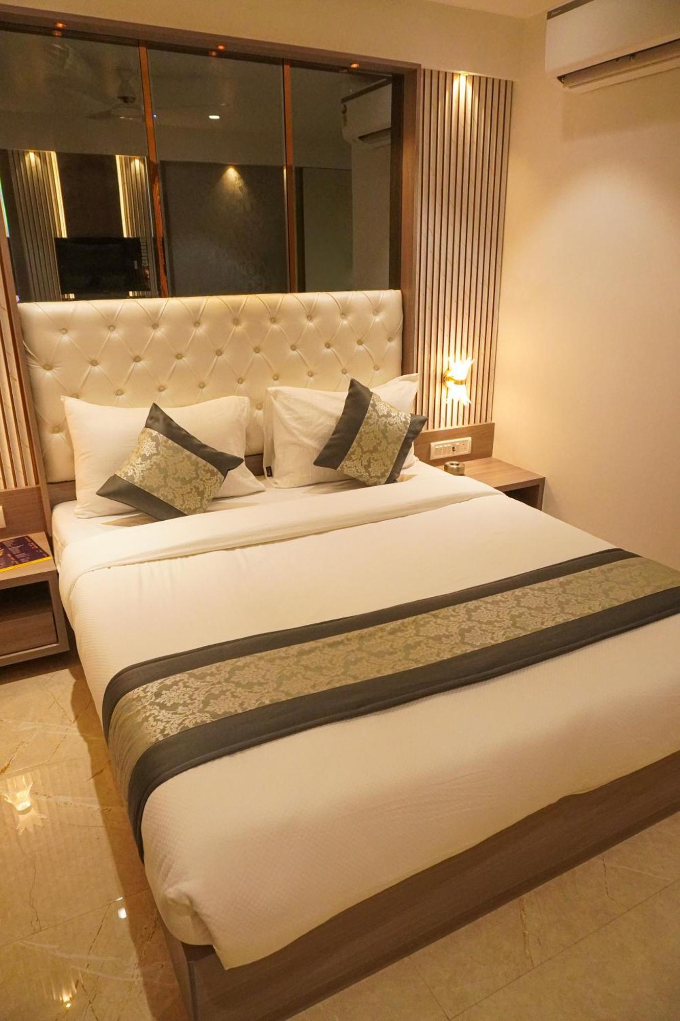 Hotel Spencer-Нави Мумбай Екстериор снимка