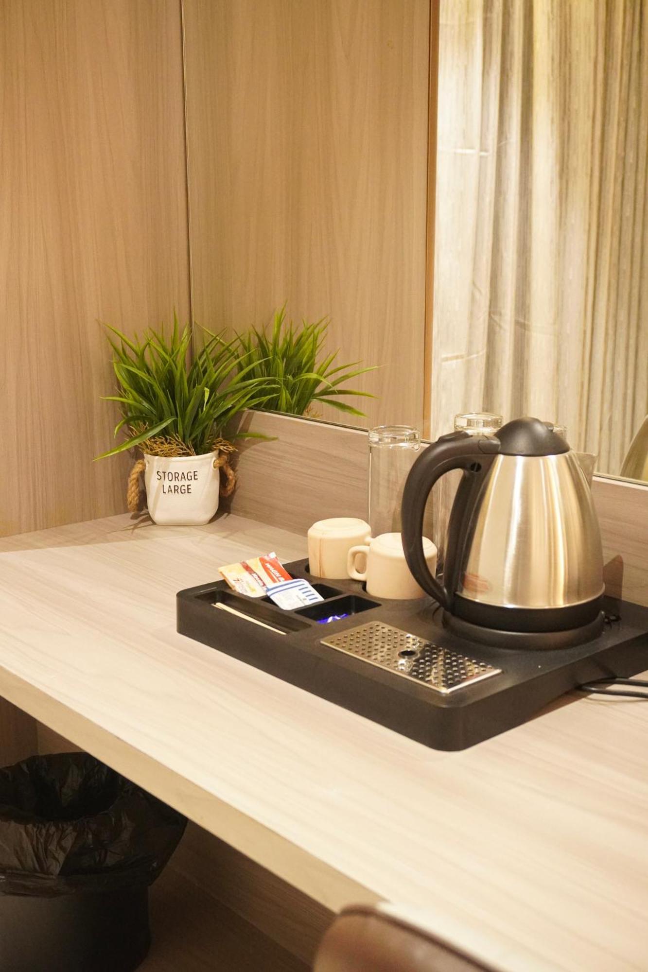 Hotel Spencer-Нави Мумбай Екстериор снимка